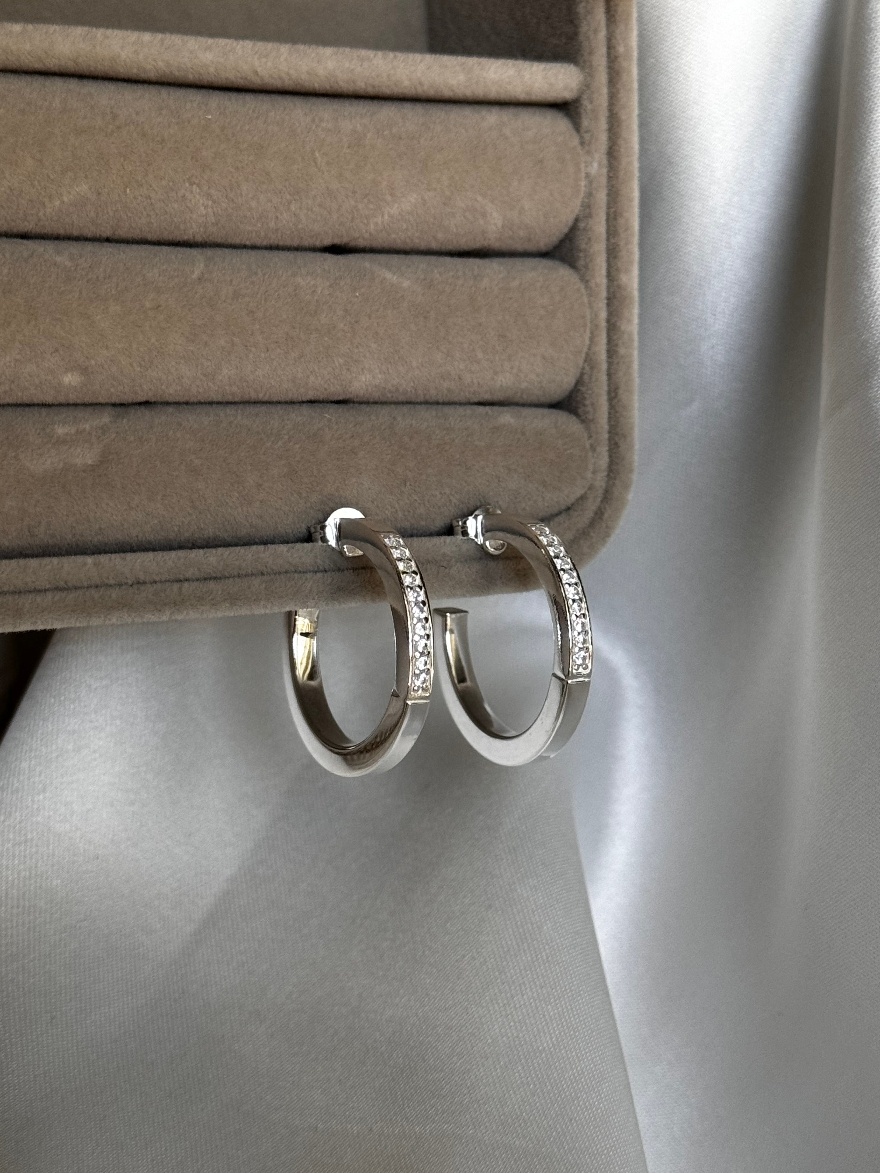 Orecchini Cerchio con Zirconi