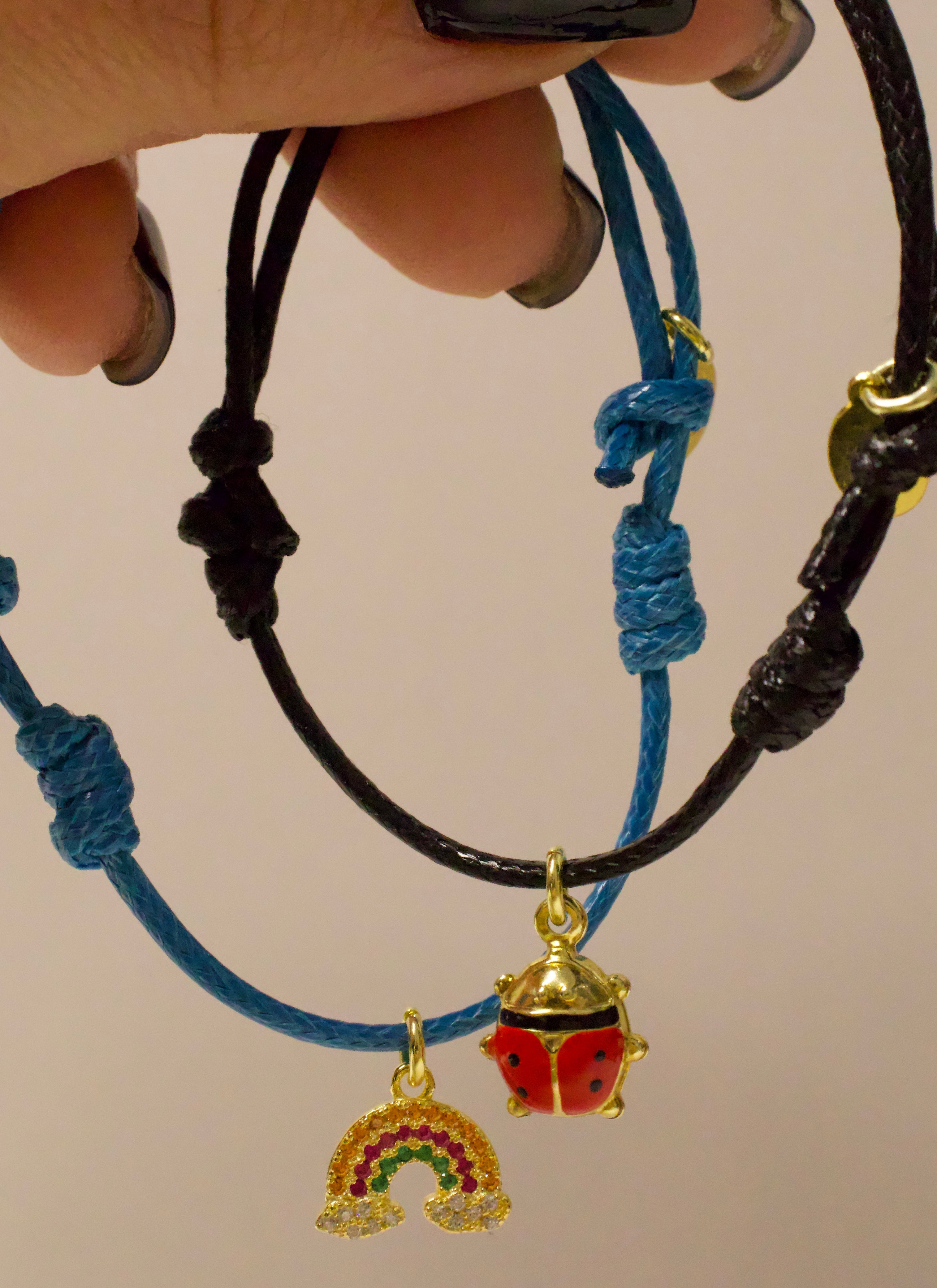 CREA IL TUO CORDONCINO CON CHARM