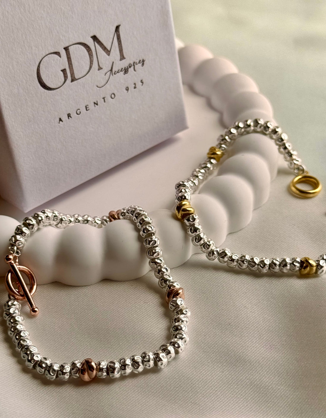 Bracciale Granelli Bombati e Tondeggianti con Nodini