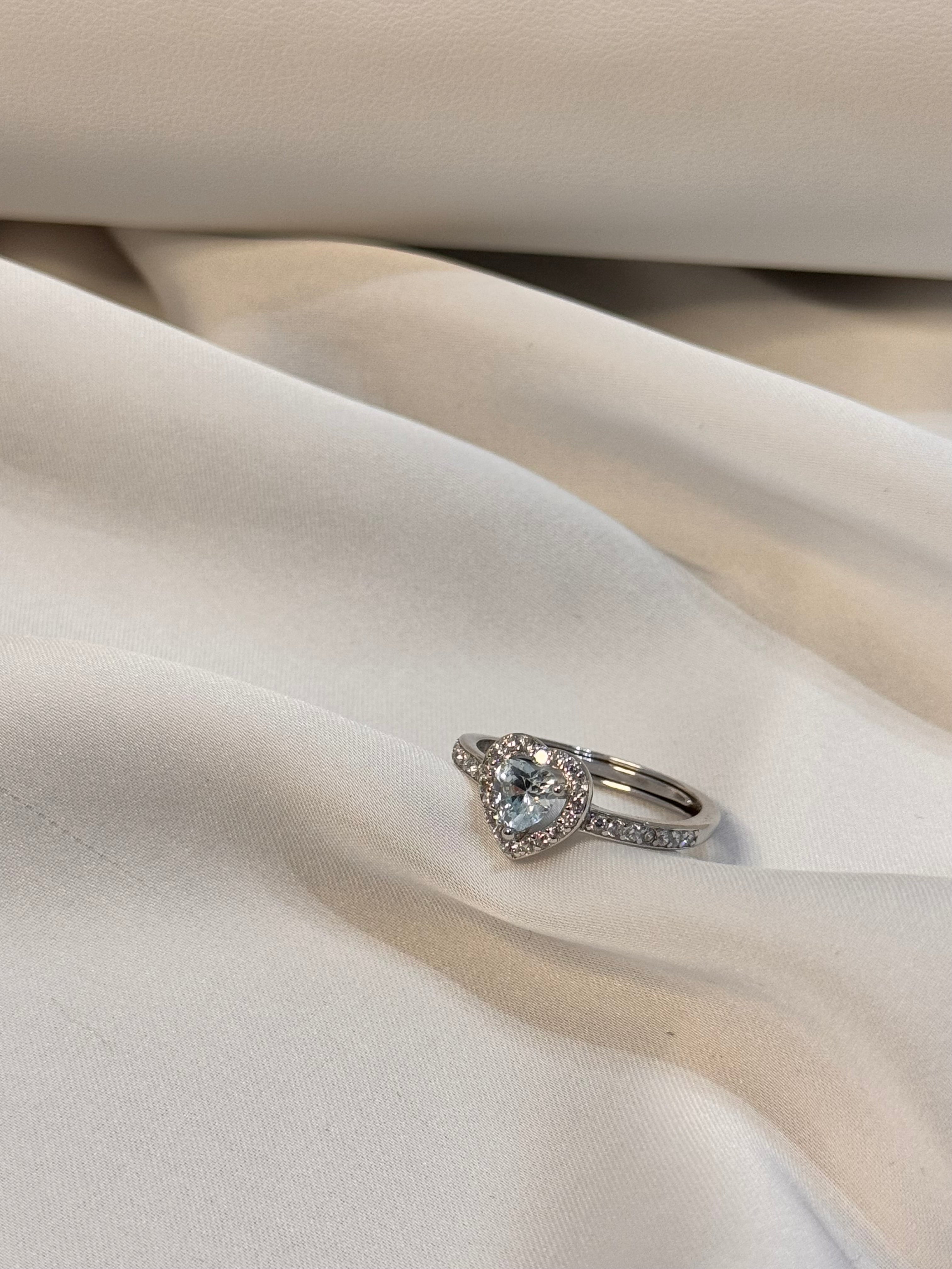 Anello Cuoricino e Zirconi