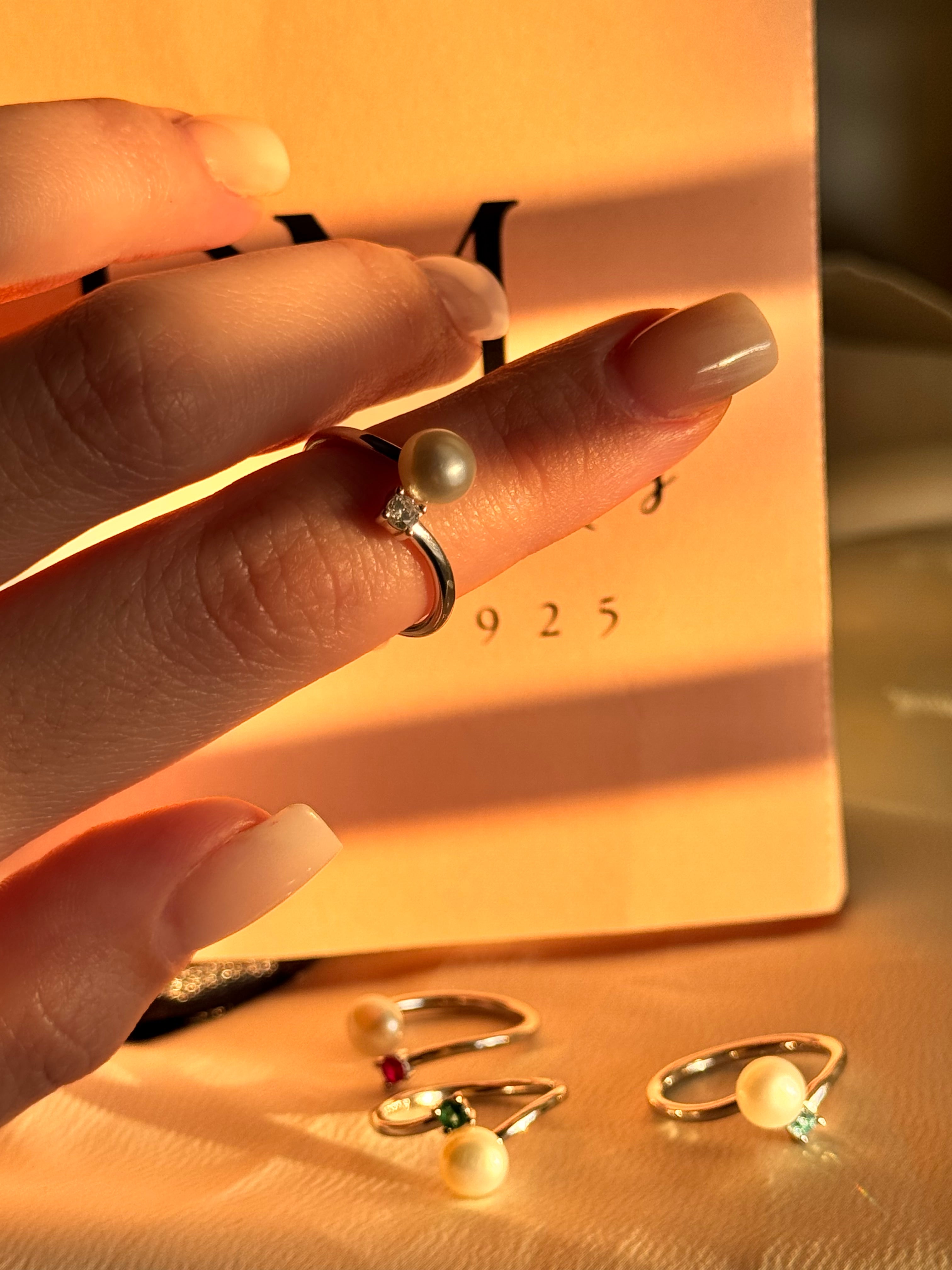 Anello Punto Luce e Perla