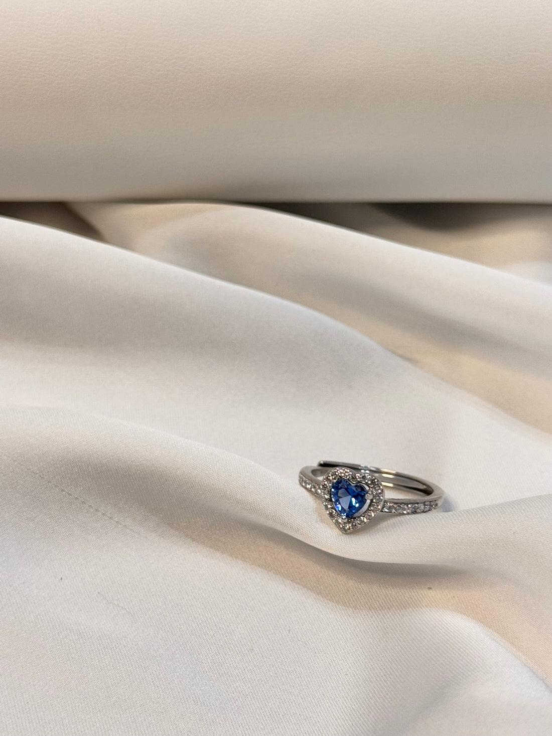 Anello Cuoricino e Zirconi