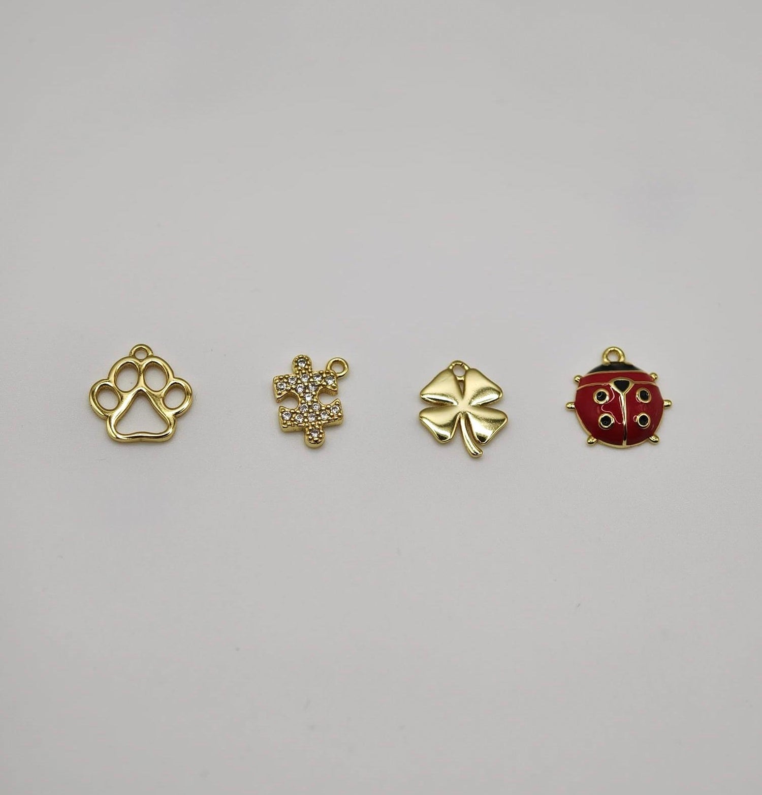 CREA IL TUO CORDONCINO CON CHARM